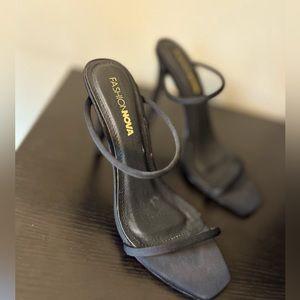 Double strap Fashion Nova heels - size 8 - barely worn